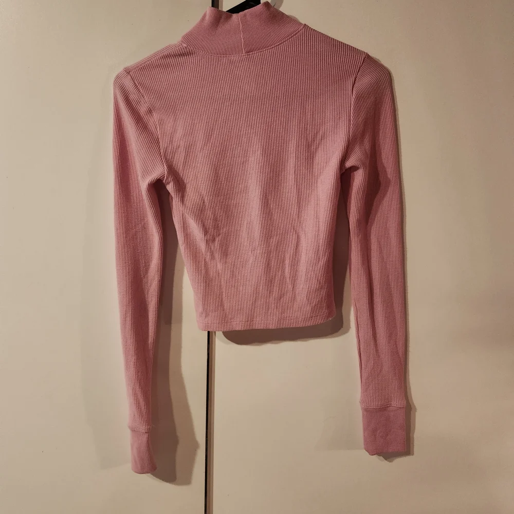 American Eagle Outfitters Soft Pink Ribbed Long Sleeve Tee - Picture 2 of 4